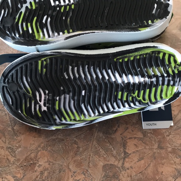 Kid’s camo inspired colored slip on shoes - Picture 4 of 6